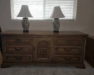 GB204Dresser with lamps