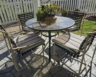 GB271Patio table and chairs