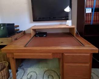GB202Oak Desk And Lamp