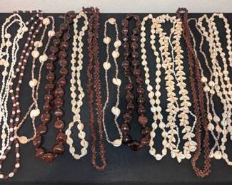 GB230Shell Necklaces in Estee Lauder bag