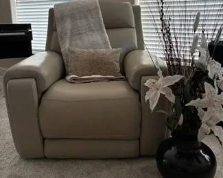 GB147Faux Leather Recliner  Decor