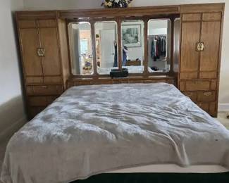 GB199Bose stereo with king headboard