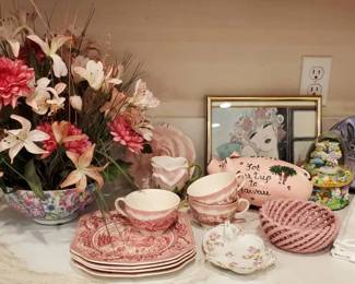 GB232Pink Kitchen Lot