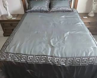 GB181Bed frame with bedding