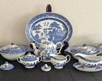 GB206Blue  White Asian Dish Set