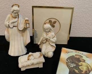 GB142Lenox Holy Family