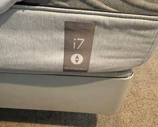 Pristine condition king sz Sleep Number i7 bed w/ modular flex fit base, presale $700