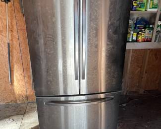 Samsung refrigerator, working, presale $300