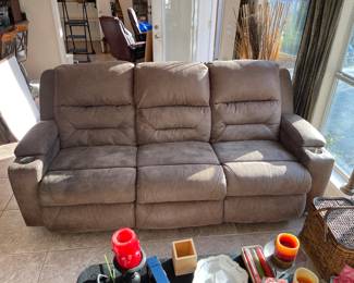 Super clean
2 each: 3 cushion power recline sofas
1 each: 3 cushion power recline sofa
Presale as a set $600
Presale 3 cushion each $300
Presale 2 cushion $200

