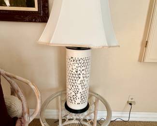Pierced blanc de Chine lamp