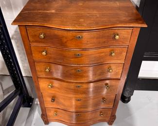 Vintage 6 Drawer Chest of Drawers. Measures 26" W x 18" D x 45" H. Nice As Is But Consider Updating with Farrow & Ball Paint. Photo 2 of 6.