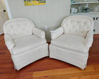 010
Pair White Upholstered Club Chairs
29" x 32" x 31" H