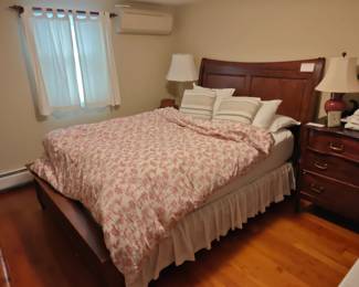 025
Queen Sleigh Bed