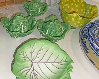 Ceramic cabbage/lettuce leaf serving ware