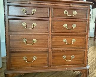 Chippendale-style bachelor's chest or small dresser