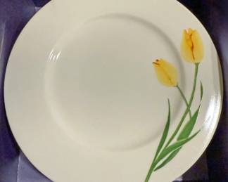 Williams-Sonoma "Tulips" porcelain plate