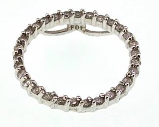 14kt diamond and white gold pendant