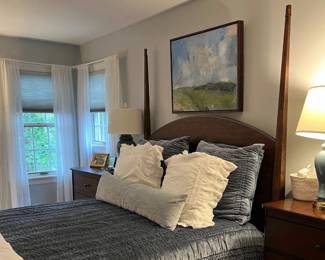 Klaussner Queen size full poster bed in mahogany finish