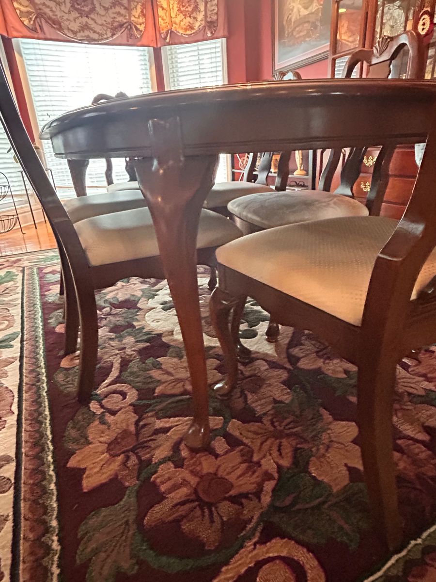 Detail on dining table and chairs 