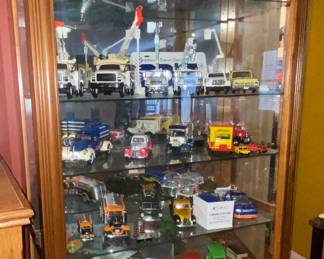 Curio display cabinet
