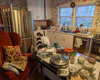 kitchen items, pots, pans, full sets