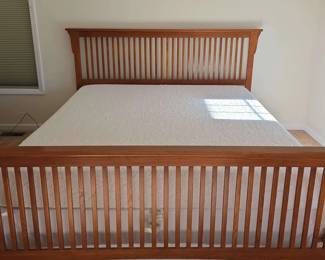 006 King Size Bed Frame Mattress And Box Spring