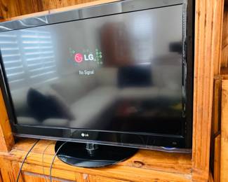 Lg 42Lh40 42 Inch Flatscreen With Remote Plus Bonus Antenna