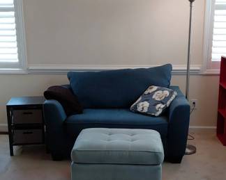 Foldout Love Seat, End Table, Lamp and Foot Stool Bundle