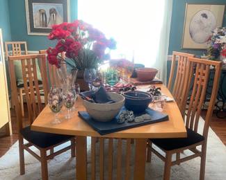 Skovby Dining Table With Hidden Leaf and 8 Chairs