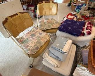 Kitchen table w/ chairs. https://modestlambestatesales.hibid.com/