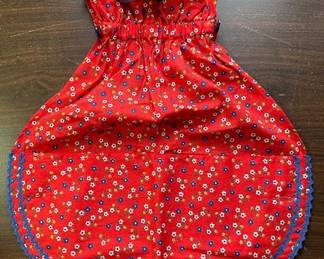 Handmade apron w/ pockets. https://modestlambestatesales.hibid.com/