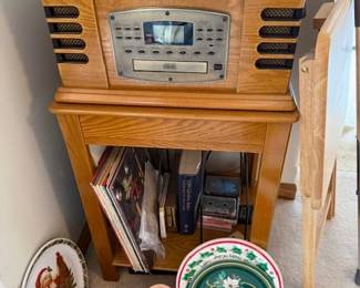 Stereo/CD/Cassette. A few albums. https://modestlambestatesales.hibid.com/