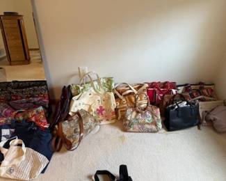 Purses / shoes. https://modestlambestatesales.hibid.com/