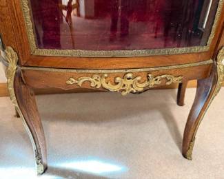 Metal trim / filigree. Curved legs. Solid wood.  https://modestlambestatesales.hibid.com/