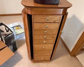 Jewelry and stand. https://modestlambestatesales.hibid.com/