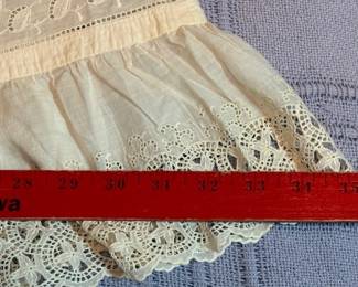 Lace. https://modestlambestatesales.hibid.com/