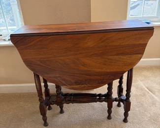 Antique Drop Leaf Gate Leg Table