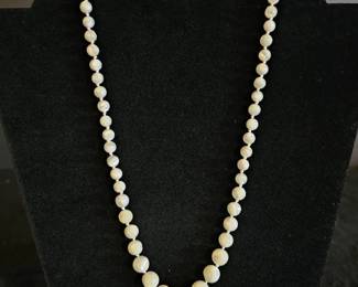Vintage Necklace Appears to be Mother of Pearl