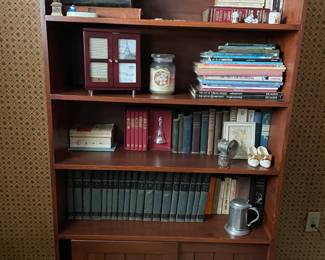 Dark Wood Bookshelf/Cabinet