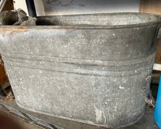 Farm worthy!! --20-Gallon? Metal Tub