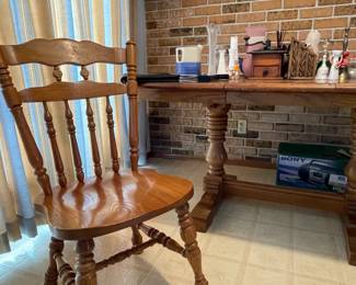 Solid Wood (Oak) Dinner Table w/Leaves & 6 Chairs