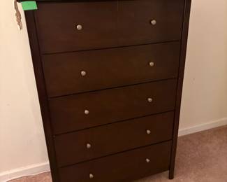 High boy dresser in great condition, great furniture for second home 