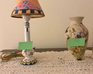Lamps and decorative vase 
