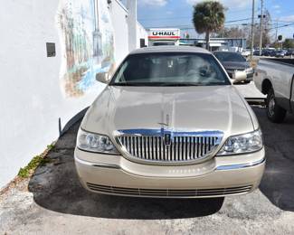 2004 LINC TOWN CAR 107K , LIKE NEW
