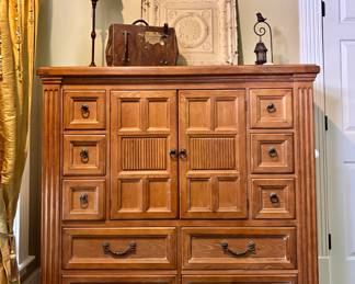 Drexel Heritage Chest of Drawers, Lamp and Home Décor 