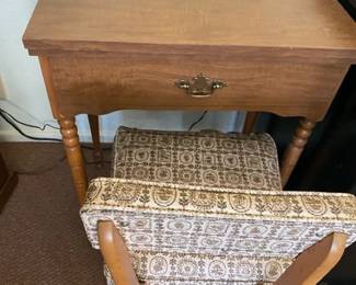  05 Signature Sewing Machine In Console And Chair