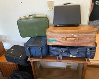 7 Luggage Items, Various Sizes, No Sets