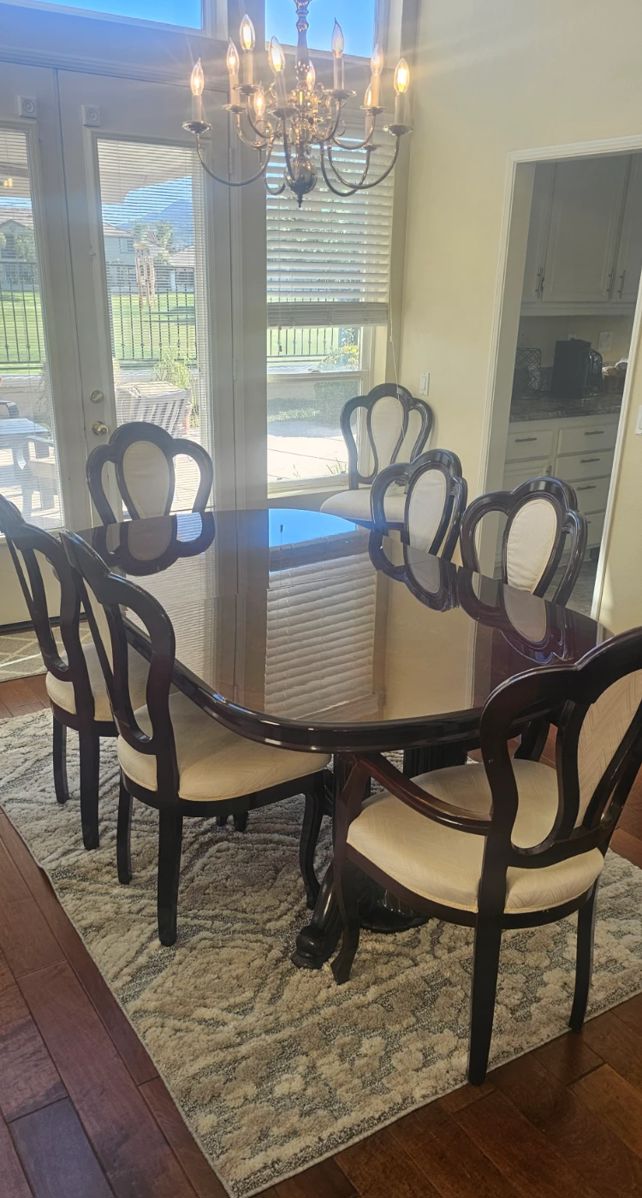 Dining table and chairs set with leaf 
