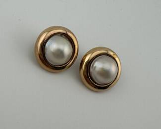 Pearl post earrings