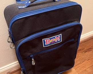 Small travel suitcase on wheels
$10